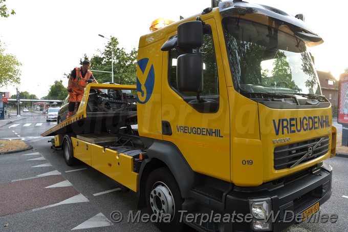Mediaterplaatse ongeval auto tegen paal leiden 07082018 Image00211