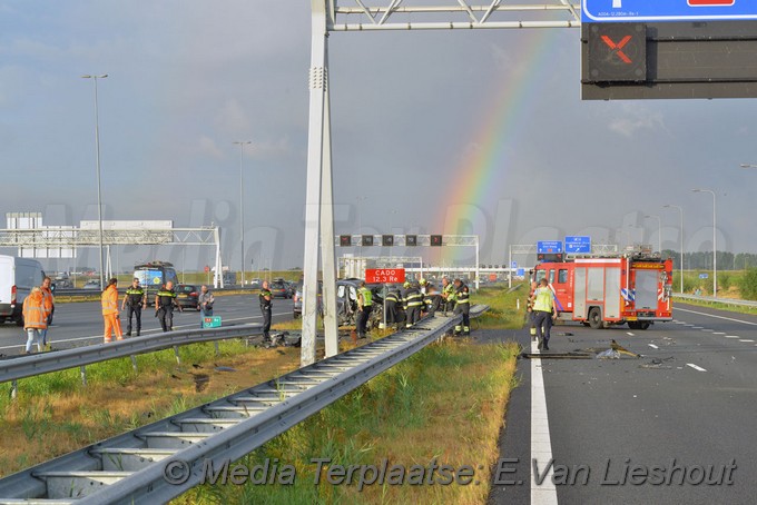 Mediaterplaatse auto op kop a4 rechts hoofddorp 10082018 Image00001