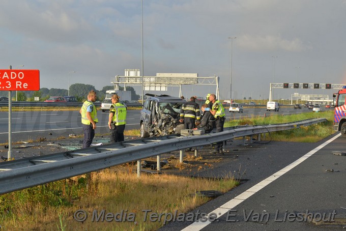 Mediaterplaatse auto op kop a4 rechts hoofddorp 10082018 Image00002