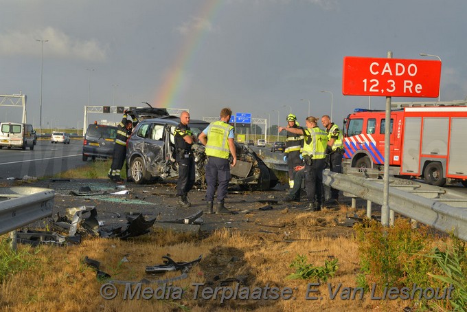 Mediaterplaatse auto op kop a4 rechts hoofddorp 10082018 Image00003