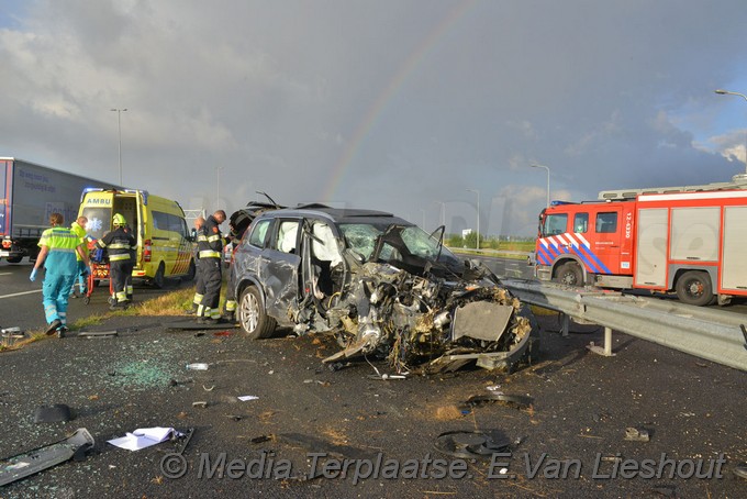 Mediaterplaatse auto op kop a4 rechts hoofddorp 10082018 Image00005