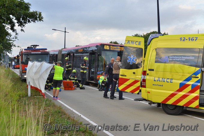 Mediaterplaatse scooter klapt op lijnbus hoofddorp 13082018 Image00001