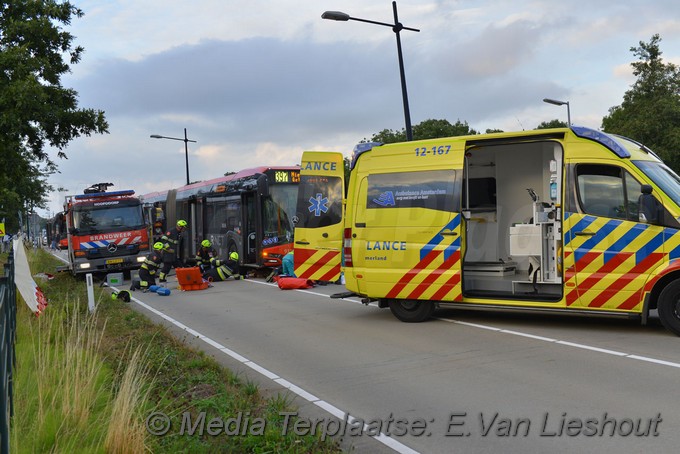 Mediaterplaatse scooter klapt op lijnbus hoofddorp 13082018 Image00002