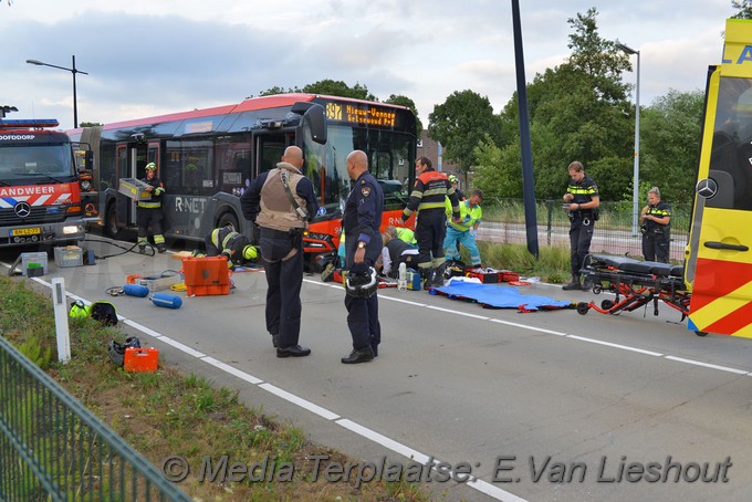 Mediaterplaatse scooter klapt op lijnbus hoofddorp 13082018 Image00003