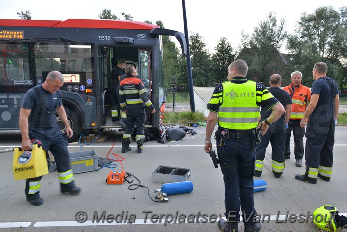 Mediaterplaatse scooter klapt op lijnbus hoofddorp 13082018 Image00011