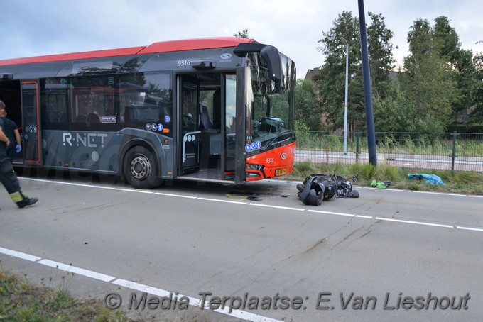 Mediaterplaatse scooter klapt op lijnbus hoofddorp 13082018 Image00014