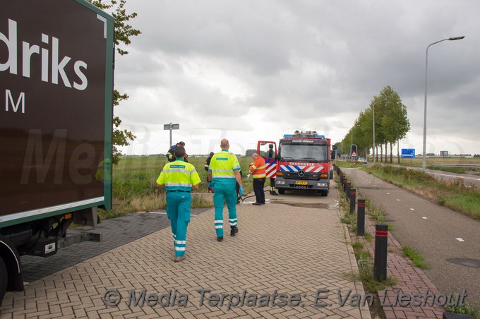 Mediaterplaatse ongeval gevaarlijkestof vrachtwagen chauffeur hoofddorp 27082018 Image00004