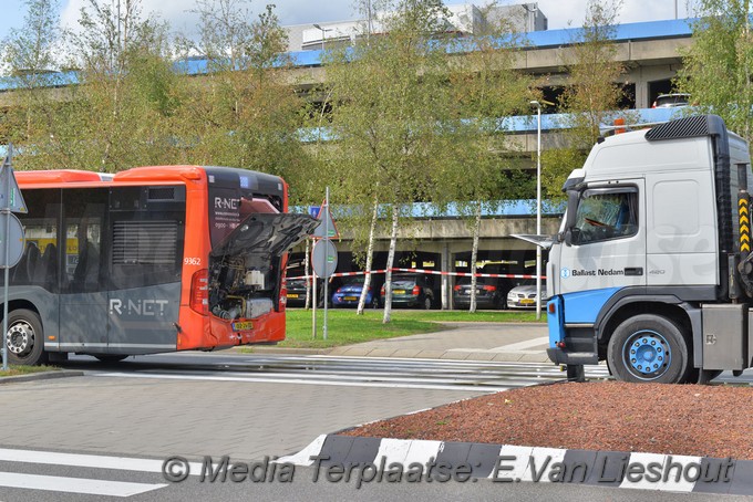 Mediaterplaatse zwaar ongeval auto bus schiphol 30082018 Image00005