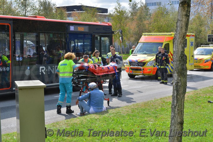 Mediaterplaatse zwaar ongeval auto bus schiphol 30082018 Image00006