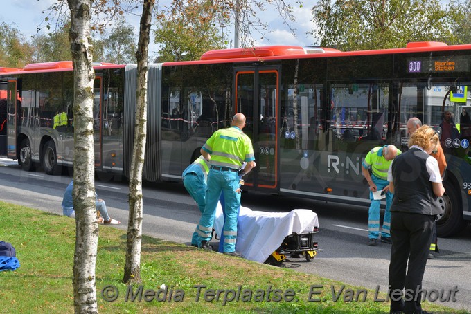 Mediaterplaatse zwaar ongeval auto bus schiphol 30082018 Image00007