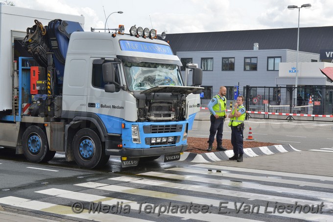 Mediaterplaatse zwaar ongeval auto bus schiphol 30082018 Image00009