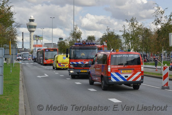 Mediaterplaatse zwaar ongeval auto bus schiphol 30082018 Image00010