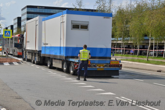 Mediaterplaatse zwaar ongeval auto bus schiphol 30082018 Image00011