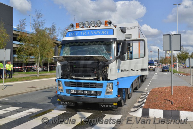 Mediaterplaatse zwaar ongeval auto bus schiphol 30082018 Image00014