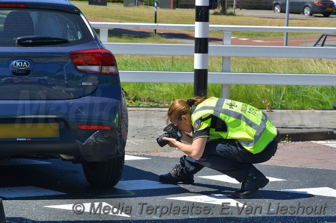 Mediaterplaatse ongeval auto bus van heuvel goedhart hoofdweg hoofddorp 02072018 Image00014