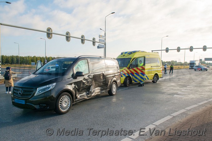 Mediaterplaatse ongeval busje auto schiphol rijk 14072018 Image00001