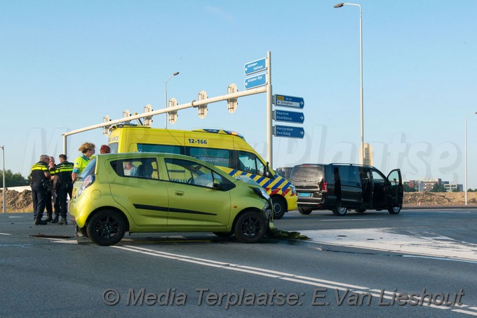 Mediaterplaatse ongeval busje auto schiphol rijk 14072018 Image00002