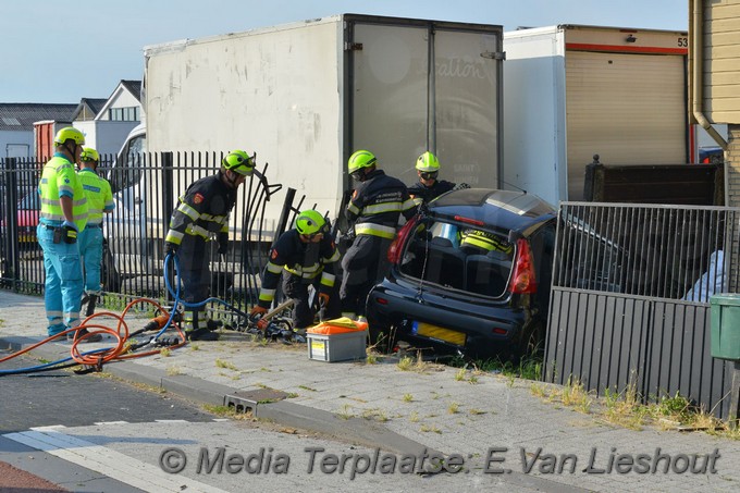 Mediaterplaatse auto in tuin hoofddorp 18072018 Image00001