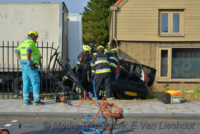 Mediaterplaatse auto in tuin hoofddorp 18072018 Image00002