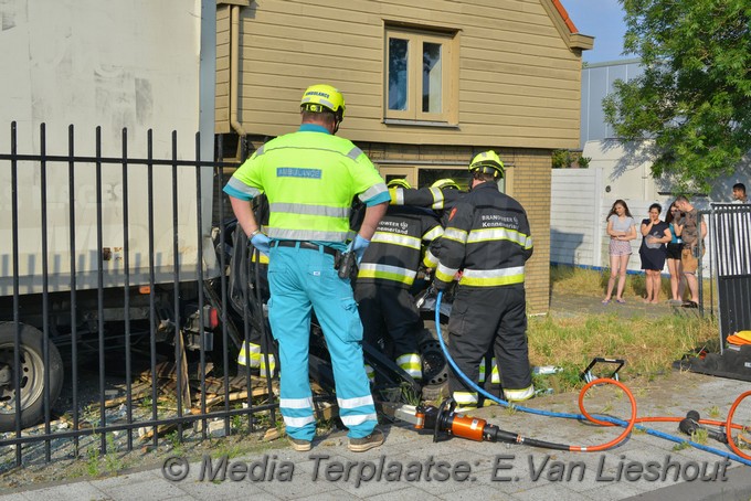 Mediaterplaatse auto in tuin hoofddorp 18072018 Image00003