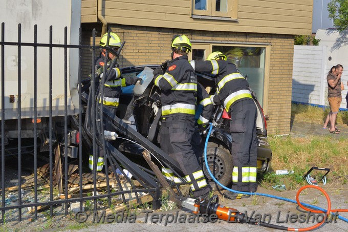 Mediaterplaatse auto in tuin hoofddorp 18072018 Image00004