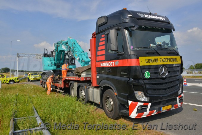 Mediaterplaatse te hoog geladenvrachtwagen weterinbrug 20072018 Image00006