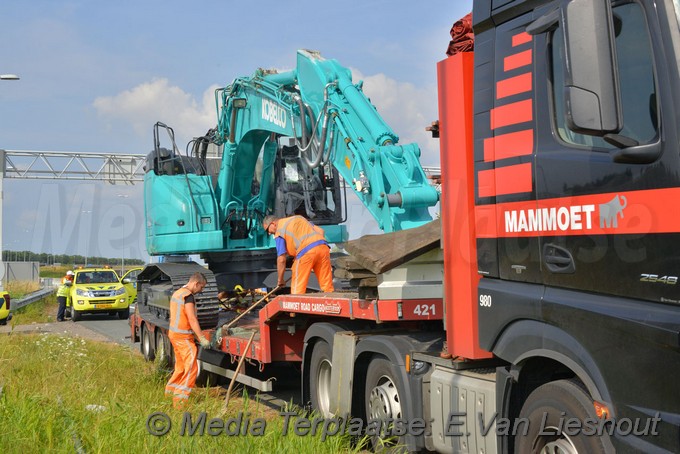 Mediaterplaatse te hoog geladenvrachtwagen weterinbrug 20072018 Image00007