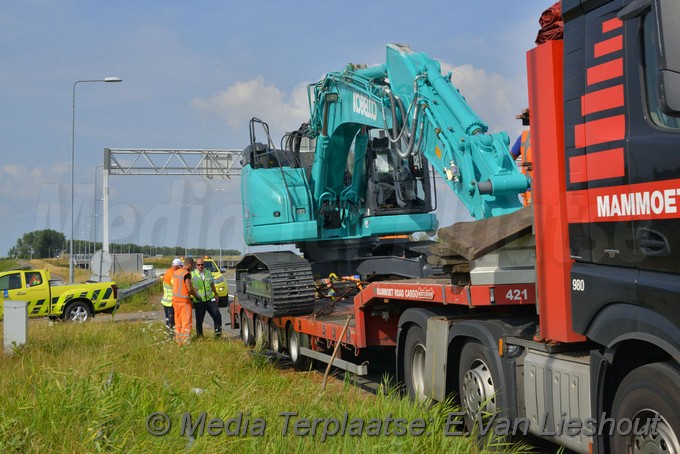 Mediaterplaatse te hoog geladenvrachtwagen weterinbrug 20072018 Image00010