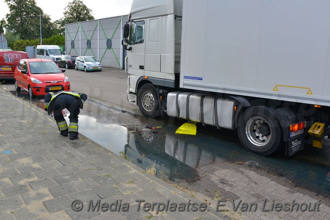 Mediaterplaatse vrachtwagen rijd diesel tank lek hdp 30072018 Image00003