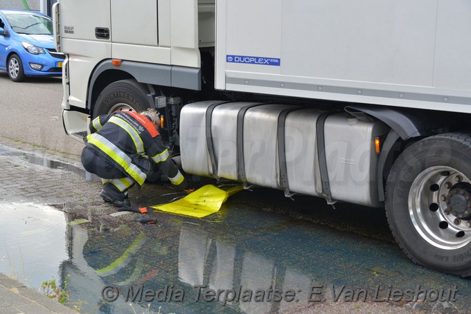 Mediaterplaatse vrachtwagen rijd diesel tank lek hdp 30072018 Image00004