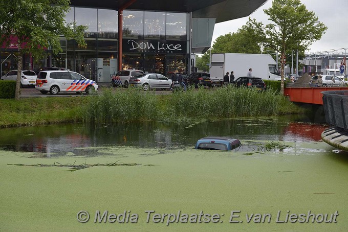 Mediaterplaatse auto te water cruquisplein 30062016 Image00001