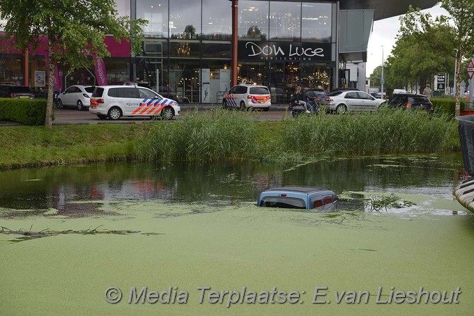 Mediaterplaatse auto te water cruquisplein 30062016 Image00002