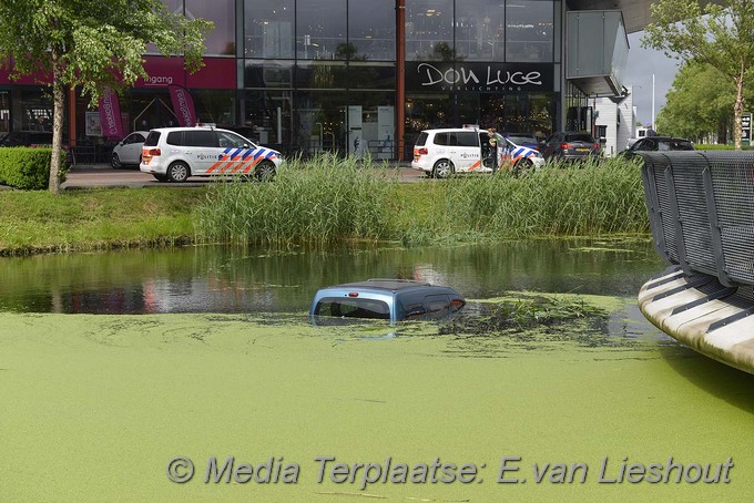 Mediaterplaatse auto te water cruquisplein 30062016 Image00006