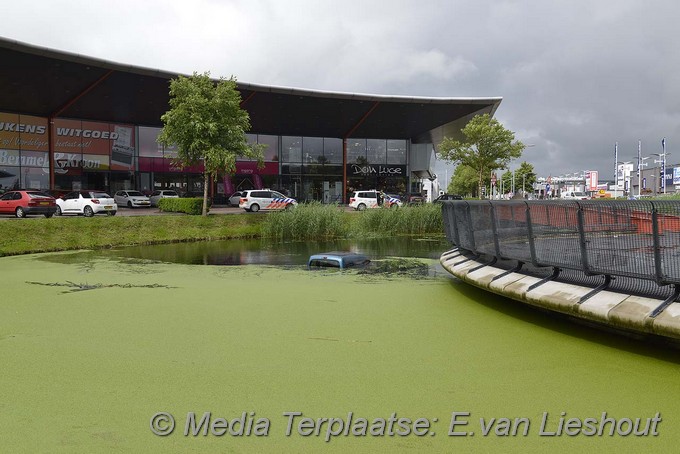 Mediaterplaatse auto te water cruquisplein 30062016 Image00008