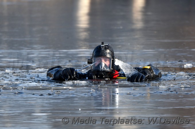 MediaTerplaatse ijsduiken brandweer leiden 02032018 Image00004