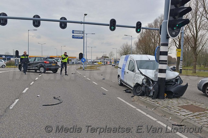 Mediaterplaatse Ongeval kerende auto van der heuvel goed hart laan hoofddorp 09032018 Image00001