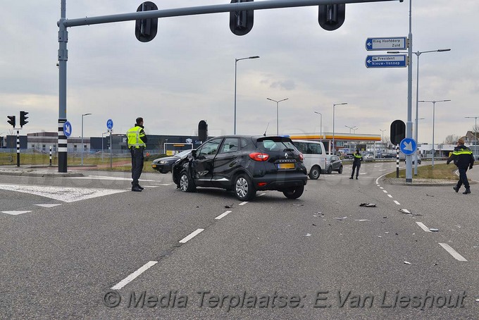 Mediaterplaatse Ongeval kerende auto van der heuvel goed hart laan hoofddorp 09032018 Image00002