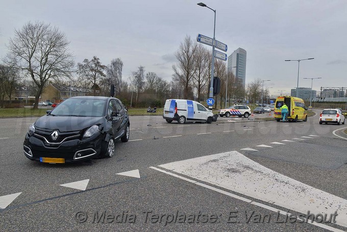 Mediaterplaatse Ongeval kerende auto van der heuvel goed hart laan hoofddorp 09032018 Image00003