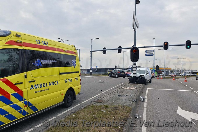 Mediaterplaatse Ongeval kerende auto van der heuvel goed hart laan hoofddorp 09032018 Image00005