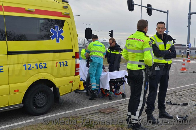 Mediaterplaatse Ongeval kerende auto van der heuvel goed hart laan hoofddorp 09032018 Image00007