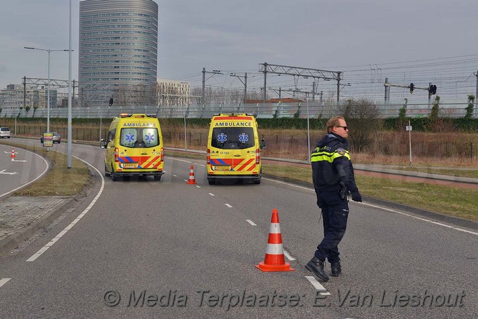 Mediaterplaatse Ongeval kerende auto van der heuvel goed hart laan hoofddorp 09032018 Image00011