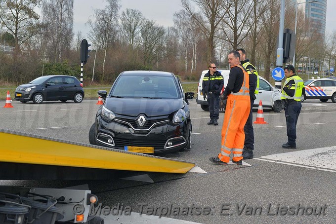 Mediaterplaatse Ongeval kerende auto van der heuvel goed hart laan hoofddorp 09032018 Image00012