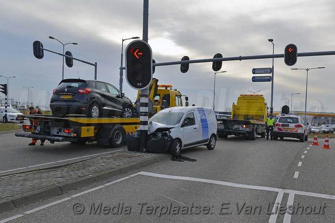 Mediaterplaatse Ongeval kerende auto van der heuvel goed hart laan hoofddorp 09032018 Image00014