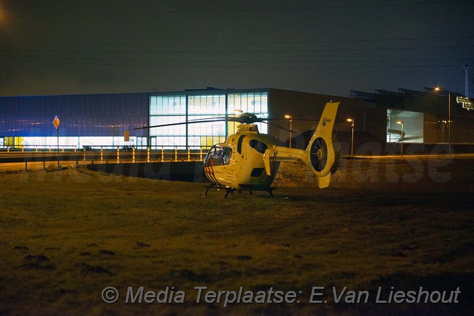 Mediaterplaatse trauma helikopter land op rotonden bennebroekerweg hoofddorp 16032018 Image00005