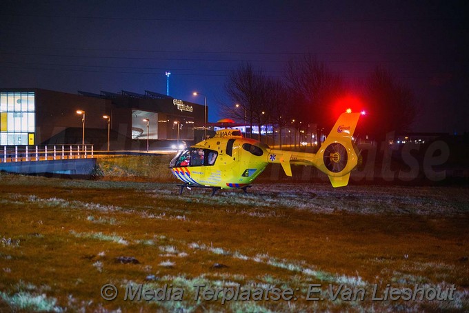 Mediaterplaatse trauma helikopter land op rotonden bennebroekerweg hoofddorp 16032018 Image00006