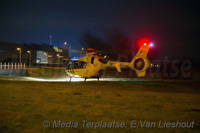 Mediaterplaatse trauma helikopter land op rotonden bennebroekerweg hoofddorp 16032018 Image00007