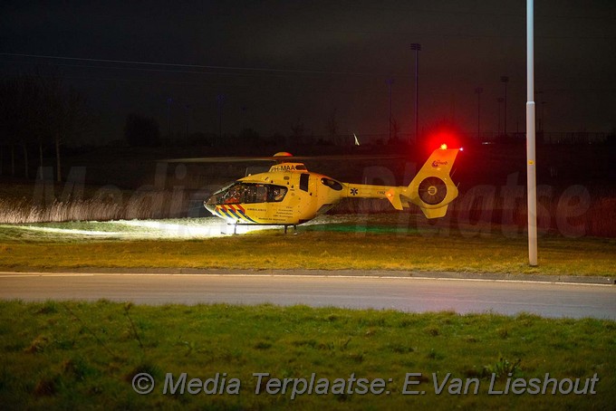 Mediaterplaatse trauma helikopter land op rotonden bennebroekerweg hoofddorp 16032018 Image00008