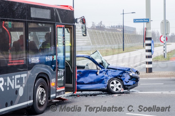 Mediaterplaatse ongeval lijnbus auto hoofddorp 24032018 Image00002