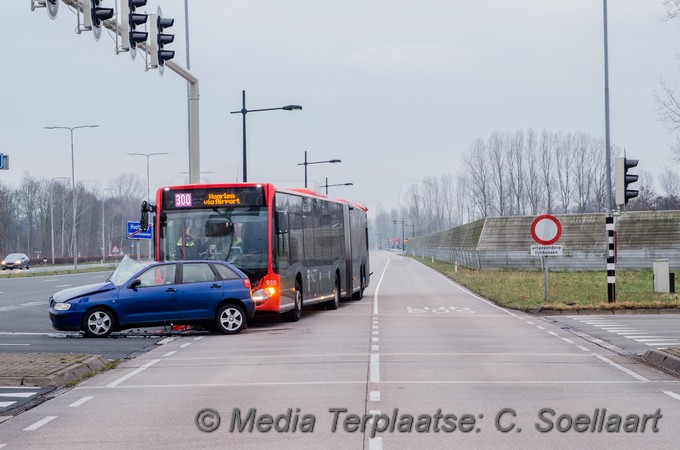 Mediaterplaatse ongeval lijnbus auto hoofddorp 24032018 Image00003