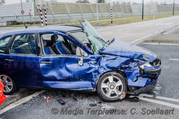 Mediaterplaatse ongeval lijnbus auto hoofddorp 24032018 Image00005